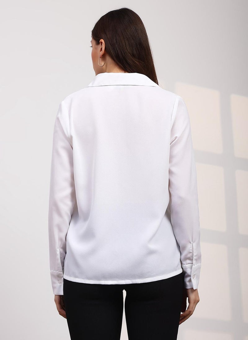 جلو باص قميص نسائي أبيض مائل للصفرة بياقة عريضة وأكمام بأزرار وحافة مستقيمة وطيات مناسب للعمل - Image 4